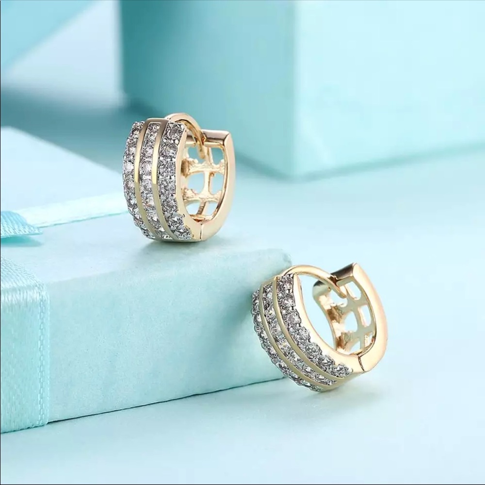 New 18K Gold Plated Round Hoop Earrings - Picture 2 of 5
